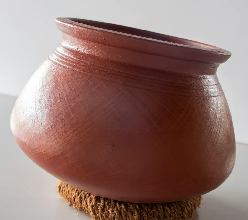 Eco-Friendly Hydration: Benefits of Using a Clay Water Pot Daily