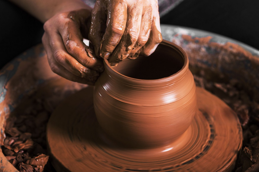 Why Earthen Pots Are Better Than Metal and Non-Stick Cookware?
